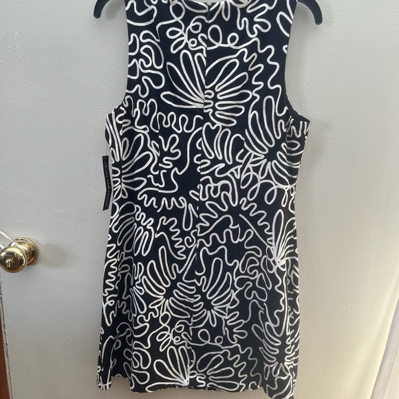 NWT Clover and Sloane Women's Sleeveless Floral Shift Dress Size 10 - Picture 6 of 8
